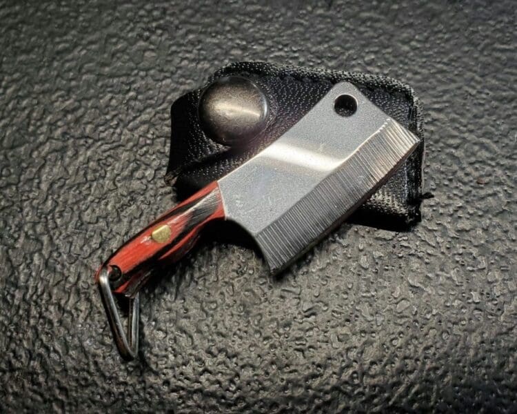 mini knife, tiny knife, oddities, curiosities